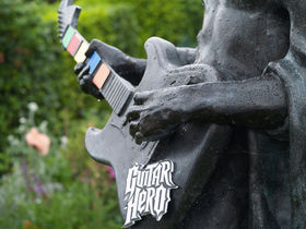 Even Hendrix plays Guitar Hero